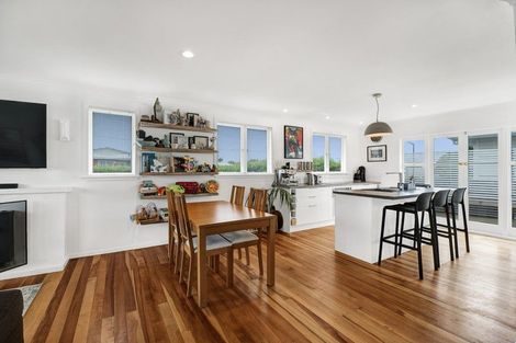 Photo of property in 215 Mangorei Road, Merrilands, New Plymouth, 4312