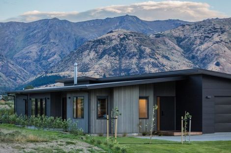 Photo of property in 16 Sarges Way, Lake Hawea, Wanaka, 9382