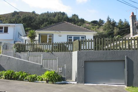 Photo of property in 122 Parkvale Road, Karori, Wellington, 6012