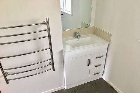 Photo of property in 2/7 Luplau Crescent, Cockle Bay, Auckland, 2014