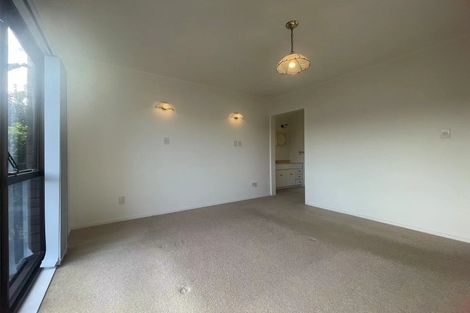 Photo of property in 4 Delisle Place, Windsor Park, Auckland, 0632