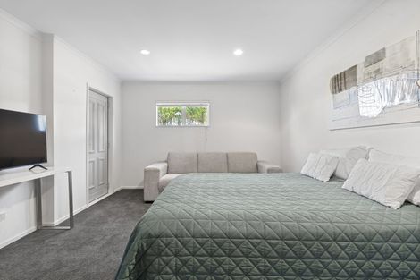 Photo of property in 60 Chesterfield Way, Orewa, 0931