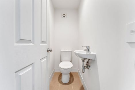 Photo of property in 2/79 Schnapper Rock Road, Schnapper Rock, Auckland, 0632