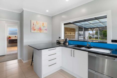 Photo of property in 16 Meadowvale Drive, Levin, 5510