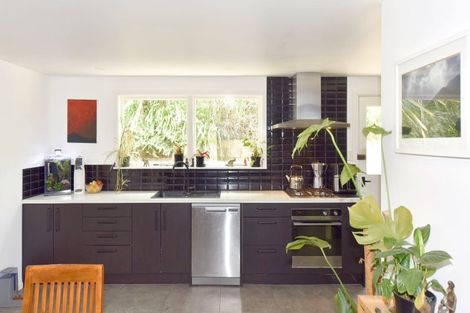 Photo of property in 64 Hawkhurst Road, Lyttelton, 8082