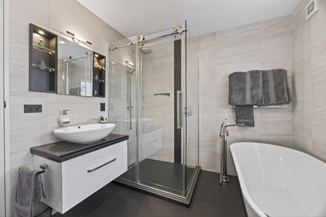 Photo of property in 13 Glucina Avenue, West Harbour, Auckland, 0618