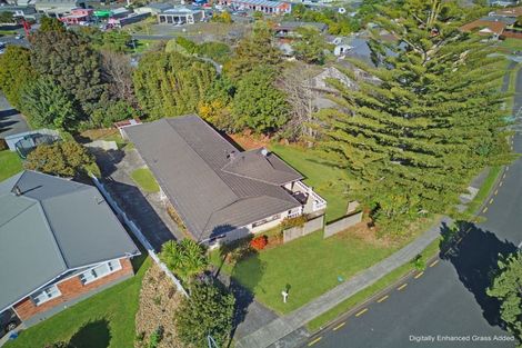 Photo of property in 14 Norfolk Rise, Waiuku, 2123