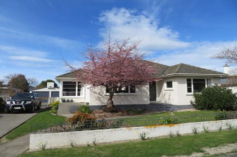 Photo of property in 75 Rhodes Street, Waimate, 7924