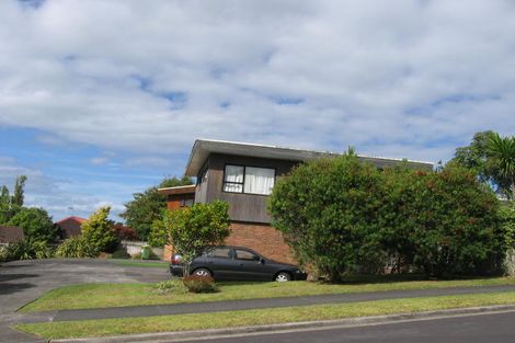 Photo of property in 2/2 Carl Place, Unsworth Heights, Auckland, 0632
