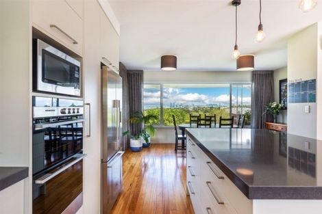 Photo of property in 17 Fowler Street, Northcote, Auckland, 0627