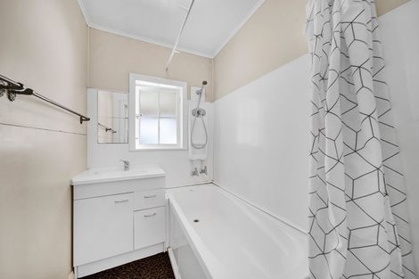 Photo of property in 10 Burns Street, Hawera, 4610