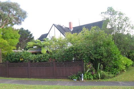 Photo of property in 2 Fitzpatrick Place, Chatswood, Auckland, 0626