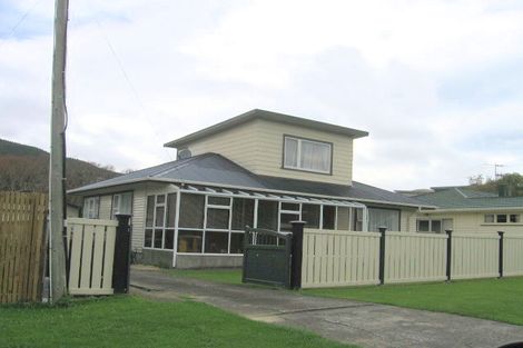 Photo of property in 12 Findlay Street, Tawa, Wellington, 5028