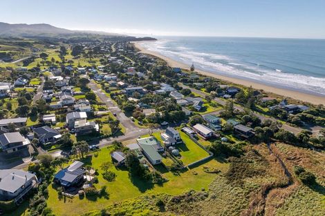 Photo of property in 4 Pinedale Crescent, Riversdale Beach, Masterton, 5872