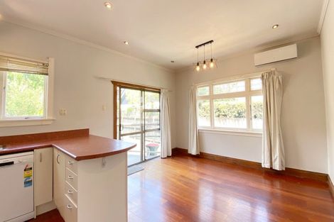 Photo of property in 32 Queensway, Three Kings, Auckland, 1024
