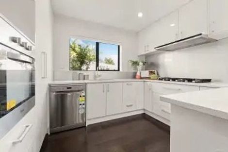 Photo of property in 99a Oakdale Road, Mount Roskill, Auckland, 1041