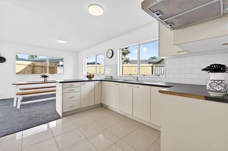 Photo of property in 10 Wairua Place, Pukekohe, 2120