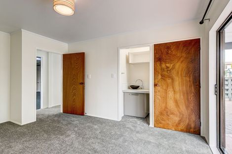 Photo of property in 2/13 Mana Esplanade, Paremata, Porirua, 5026