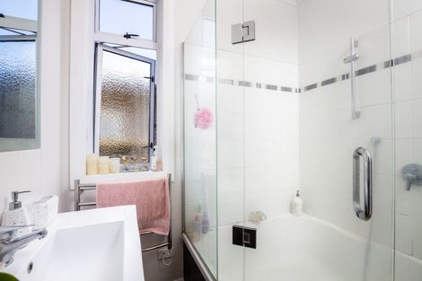 Photo of property in 100 Lemon Street, New Plymouth, 4312