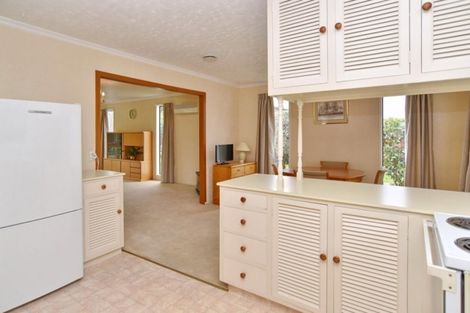 Photo of property in 17 Clivedon Place, Redwood, Christchurch, 8051