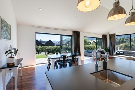 Photo of property in 5 Fife Court, Jacks Point, Queenstown, 9371