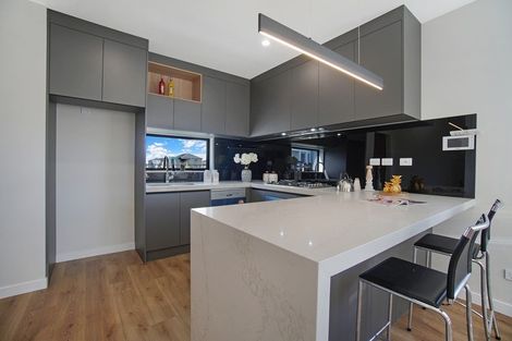 Photo of property in 2 Laquinta Place, Flat Bush, Auckland, 2019