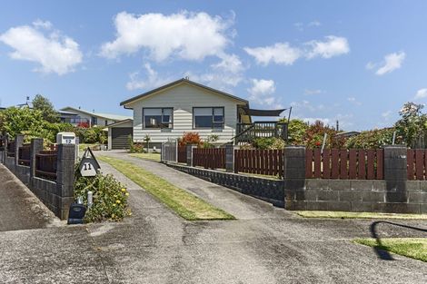 Photo of property in 11 Leon Place, Waitara, 4320
