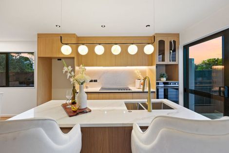 Photo of property in 15b Wilbur Place, Pakuranga Heights, Auckland, 2010