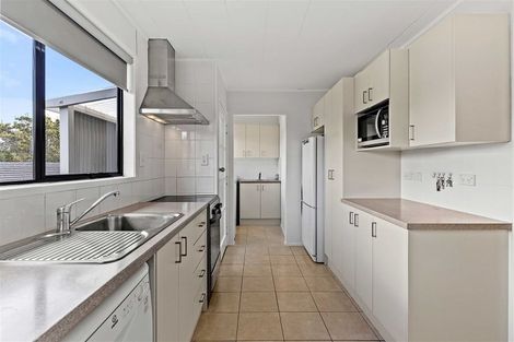 Photo of property in 1/86 Stanley Road, Glenfield, Auckland, 0629