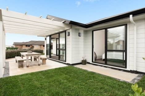 Photo of property in 14 Harding Drive, Papamoa Beach, Papamoa, 3118