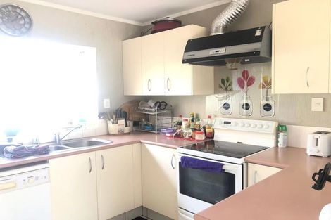 Photo of property in 17 Waimoko Glen, Swanson, Auckland, 0612