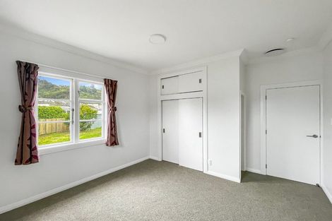 Photo of property in 104 Stokes Valley Road, Stokes Valley, Lower Hutt, 5019