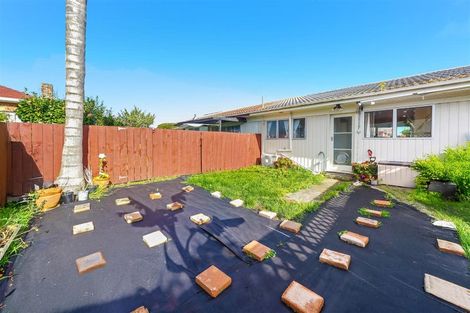Photo of property in 4/6 Ray Small Drive, Papakura, 2110
