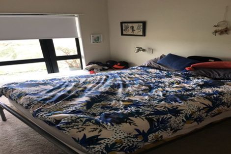 Photo of property in 15 Van Dyke Place, West Harbour, Auckland, 0618