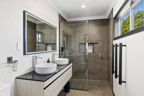Photo of property in 73 Kawiu Road, Levin, 5510