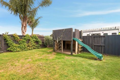 Photo of property in 11 Coutts Street, Papamoa Beach, Papamoa, 3118