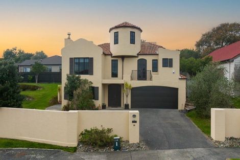 Photo of property in 16 La Lena Grove, Fitzherbert, Palmerston North, 4410