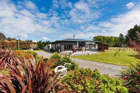 Photo of property in 17 Raumai Road, Bulls, 4894