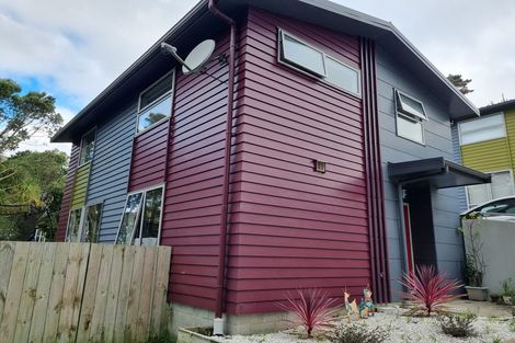 Photo of property in 1/61 Black Rock Road, Newlands, Wellington, 6037