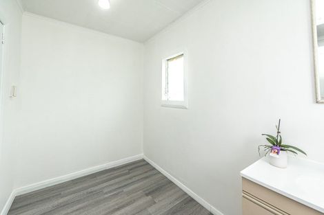 Photo of property in 40 Hussey Street, Waverley, 4510