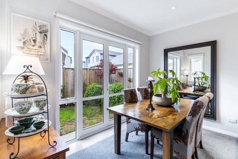 Photo of property in 22 Warbler Crescent, Papakura, 2110