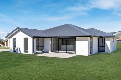 Photo of property in 16 Hillary Street, Waimate, 7924