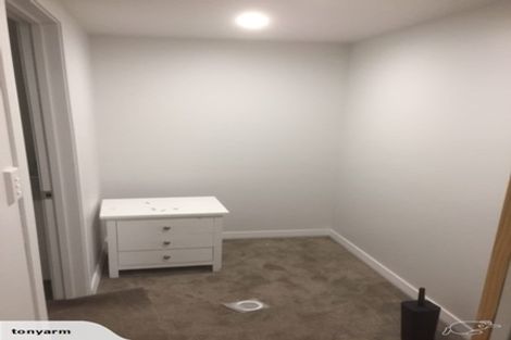 Photo of property in 32 The Brae, Mount Pleasant, Christchurch, 8081