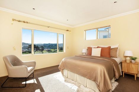 Photo of property in 19 Bunker Way, Strathmore Park, Wellington, 6022