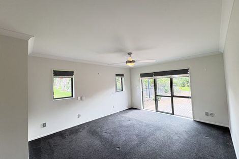 Photo of property in 30 Foster Road, Kumeu, 0891