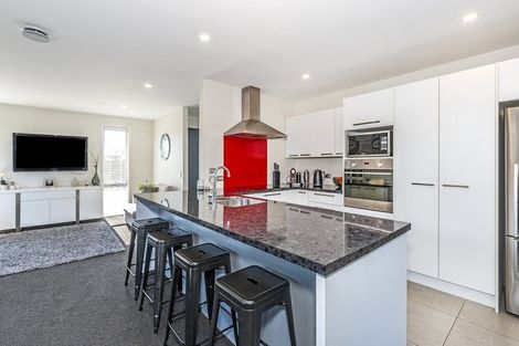 Photo of property in 21 Royal Park Drive, Parklands, Christchurch, 8083