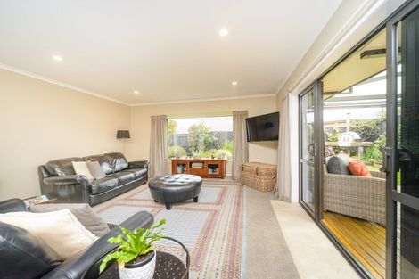 Photo of property in 14 Tennyson Avenue, Kelvin Grove, Palmerston North, 4414