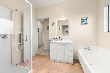 Photo of property in 11 Ormrod Grove, Riverstone Terraces, Upper Hutt, 5018