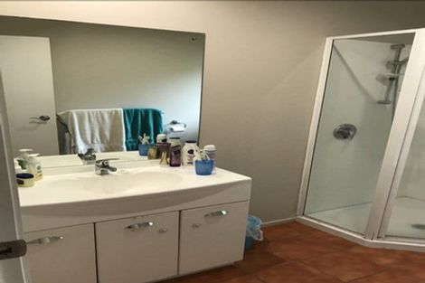 Photo of property in 29 Rifleman Rise, Unsworth Heights, Auckland, 0632