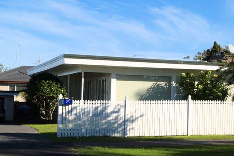 Photo of property in 25 Paparoa Road, Cockle Bay, Auckland, 2014